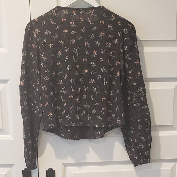 NWT: American Eagle Outfitters V Neck Ruffle Lace Blouse Top Size XS - Picture 3 of 3
